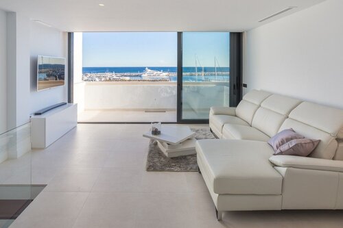 Nueva Andalucia Fantastisches Duplex-Penthouse in Puerto Banus direkt am Hafen mit fantastischen Panoramaausblicken auf das Meer. 