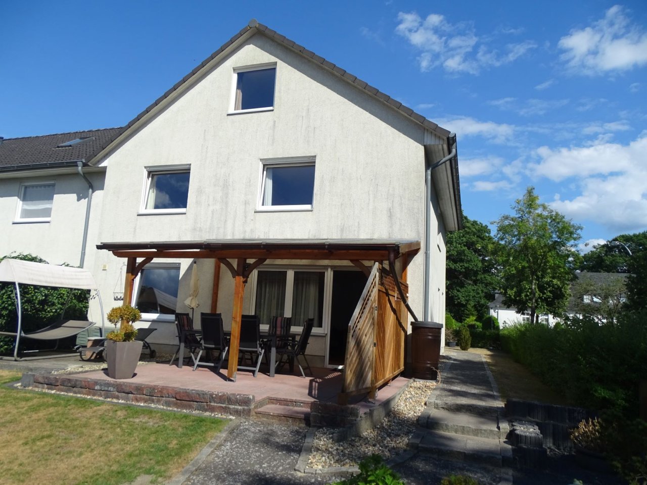 Familien aufgepasst ! Modernes Endreihenhaus mit viel Platz in bester Lage von Munster.