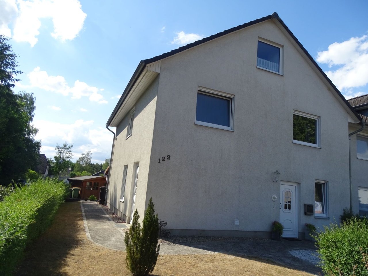 Familien aufgepasst ! Modernes Endreihenhaus mit viel Platz in bester Lage von Munster.