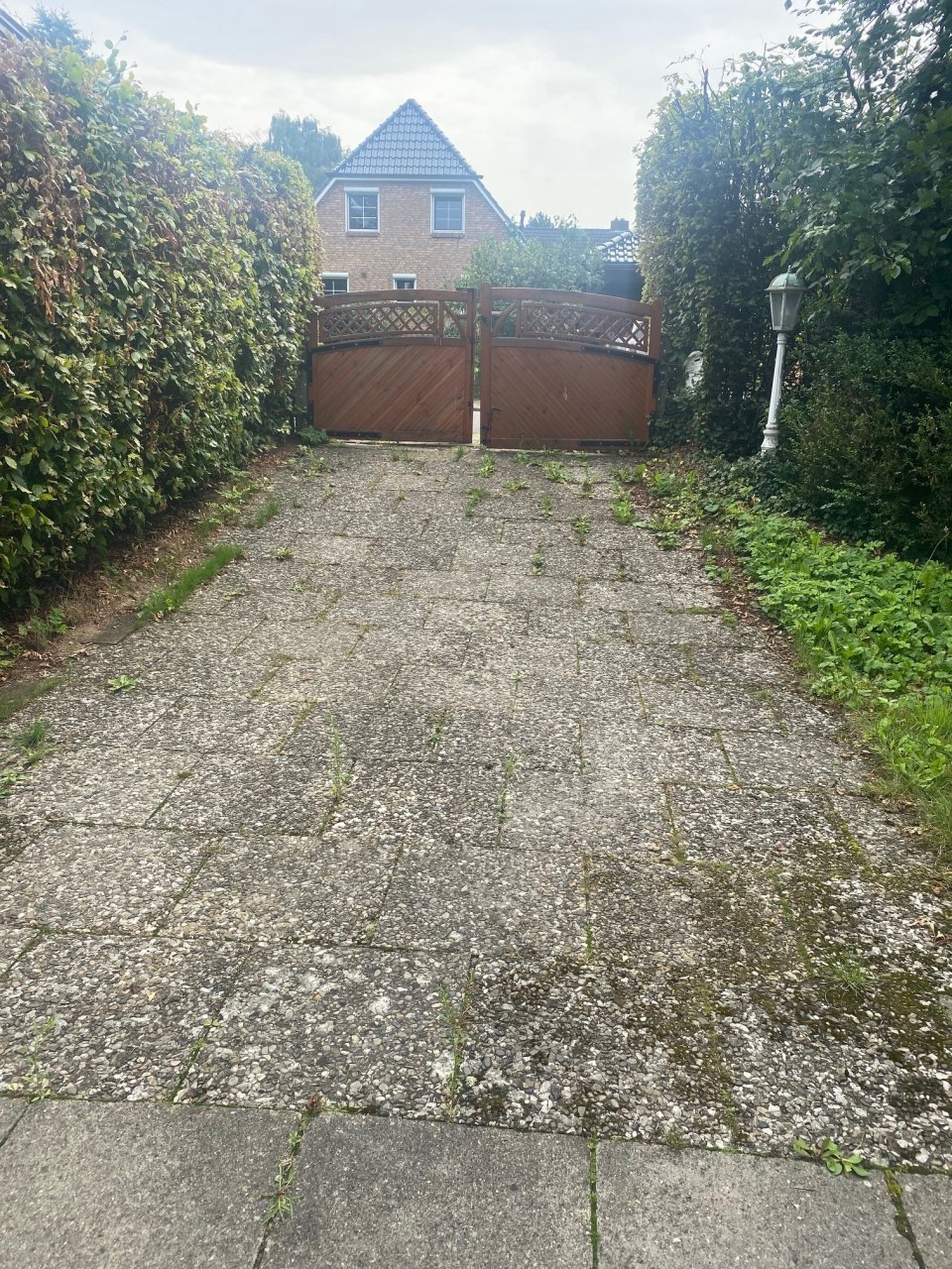 Großes 1356 m² Baugrundstück mit sanierungsfähigem Altbestand in Quickborn Heide. Neubau eines weiteren Hauses möglich !