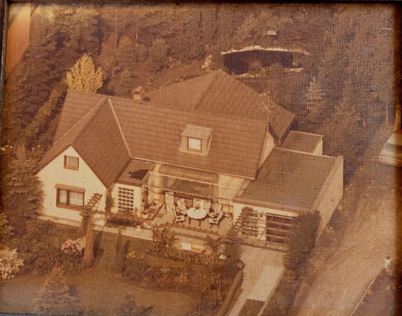 Großes 1356 m² Baugrundstück mit sanierungsfähigem Altbestand in Quickborn Heide. Neubau eines weiteren Hauses möglich !