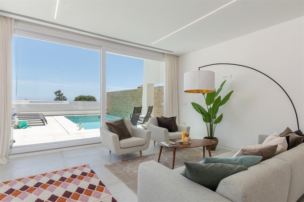 Moderne Neubauluxusvilla in offener Bauweise mit bester Ausstattung