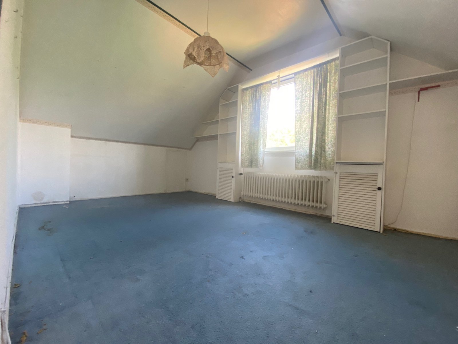 Kaufpreis reduziert / Großes Einfamilienhaus mit Vollkeller, Garage und privatem Grundstück in bester Lage von Seevetal-Hittfeld.