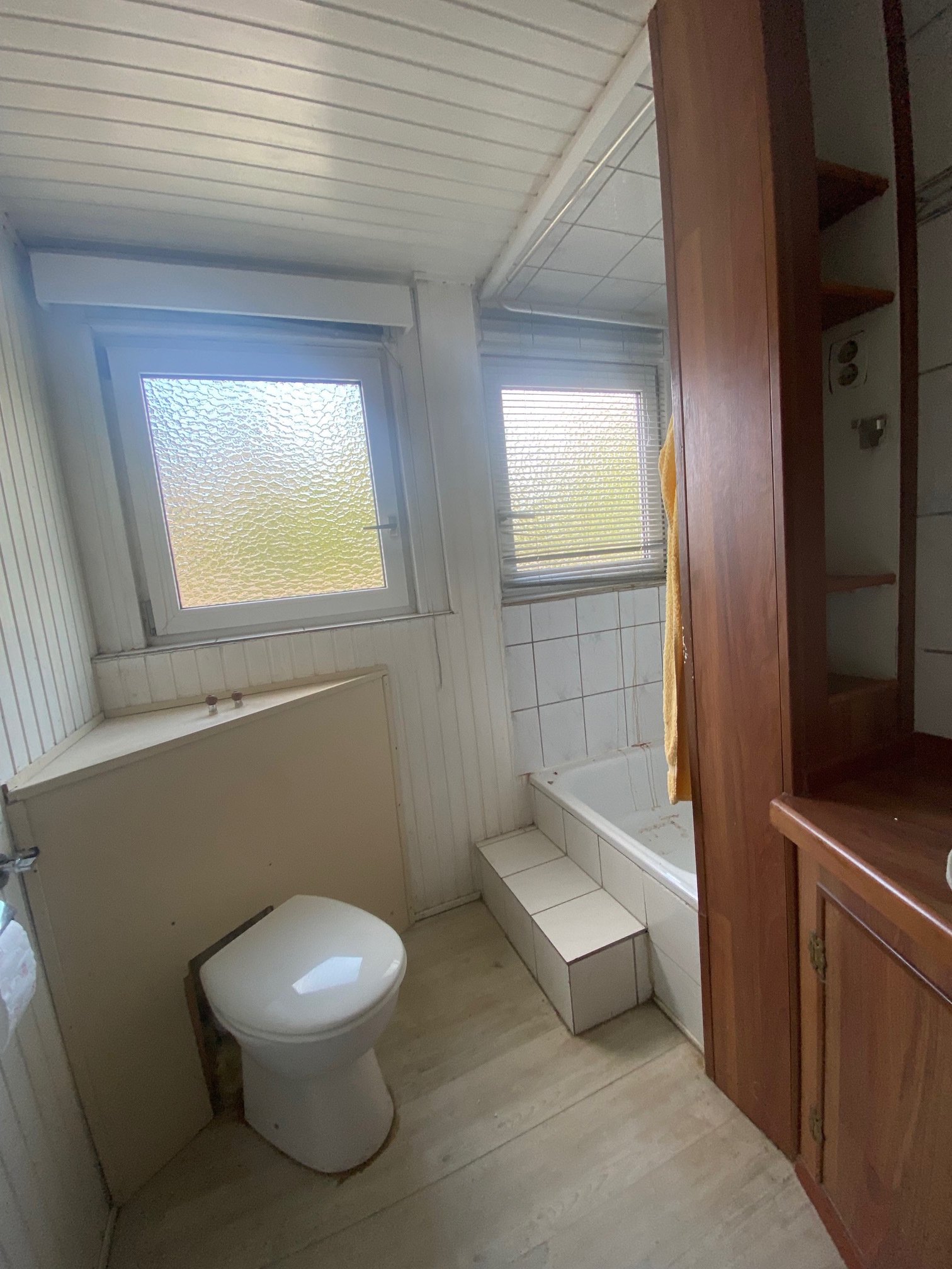 Kaufpreis reduziert / Großes Einfamilienhaus mit Vollkeller, Garage und privatem Grundstück in bester Lage von Seevetal-Hittfeld.