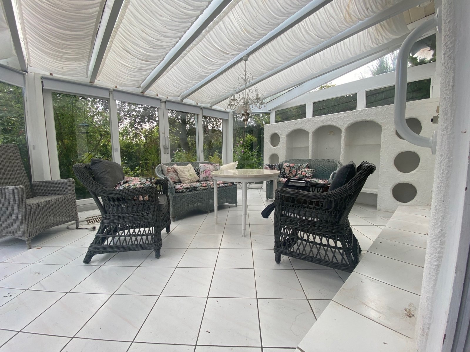 Kaufpreis reduziert / Großes Einfamilienhaus mit Vollkeller, Garage und privatem Grundstück in bester Lage von Seevetal-Hittfeld.