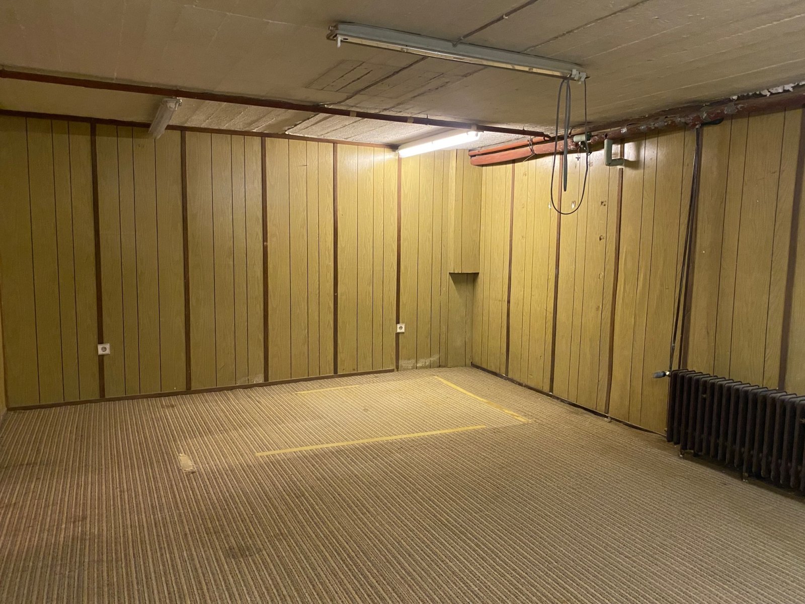 Kaufpreis reduziert / Großes Einfamilienhaus mit Vollkeller, Garage und privatem Grundstück in bester Lage von Seevetal-Hittfeld.