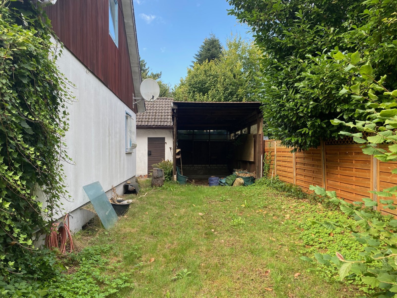 Kaufpreis reduziert / Großes Einfamilienhaus mit Vollkeller, Garage und privatem Grundstück in bester Lage von Seevetal-Hittfeld.