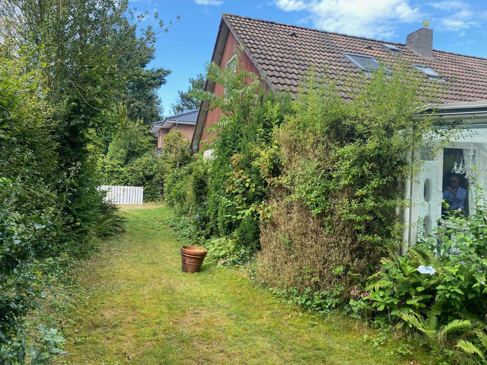 Kaufpreis reduziert / Großes Einfamilienhaus mit Vollkeller, Garage und privatem Grundstück in bester Lage von Seevetal-Hittfeld.