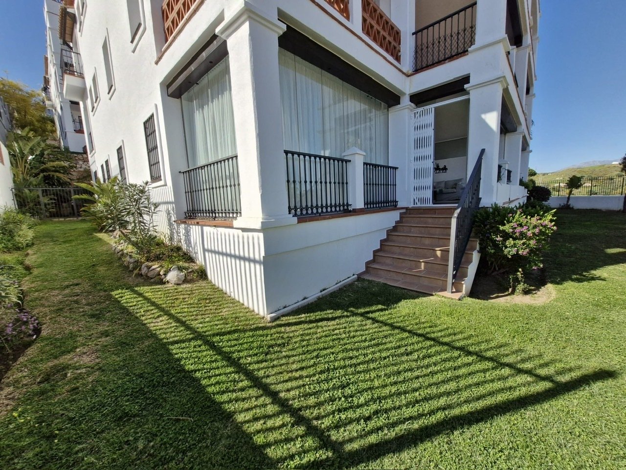 Lichtdurchflutet und stilvoll. Exklusive 159 qm EG - Wohnung - sonnig, modern, perfekt geschnitten.