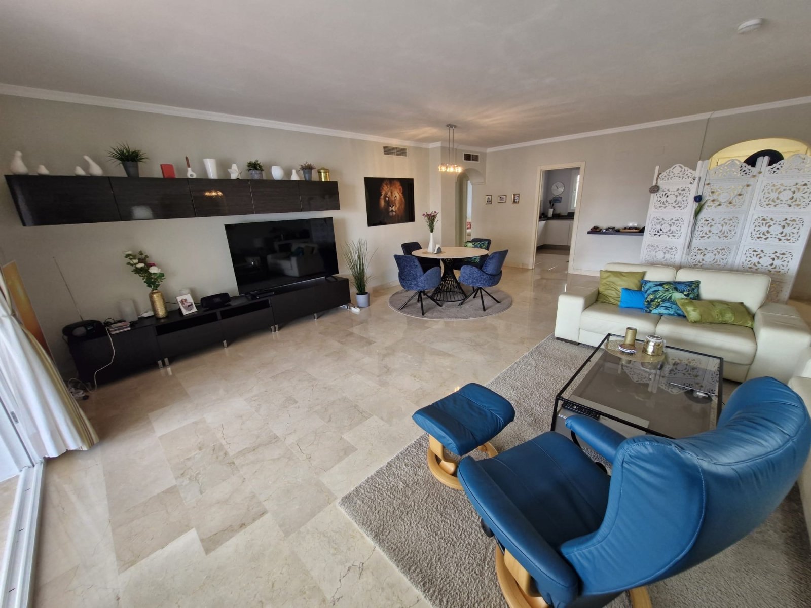 Lichtdurchflutet und stilvoll. Exklusive 159 qm EG - Wohnung - sonnig, modern, perfekt geschnitten.