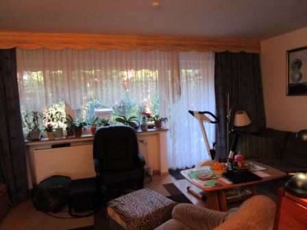 End terraced house in Norderstedt with private garden, double garage and guest apartment