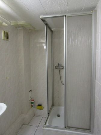 End terraced house in Norderstedt with private garden, double garage and guest apartment