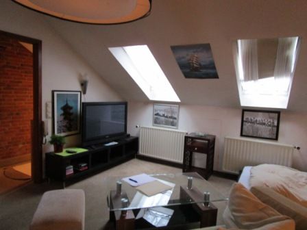 End terraced house in Norderstedt with private garden, double garage and guest apartment