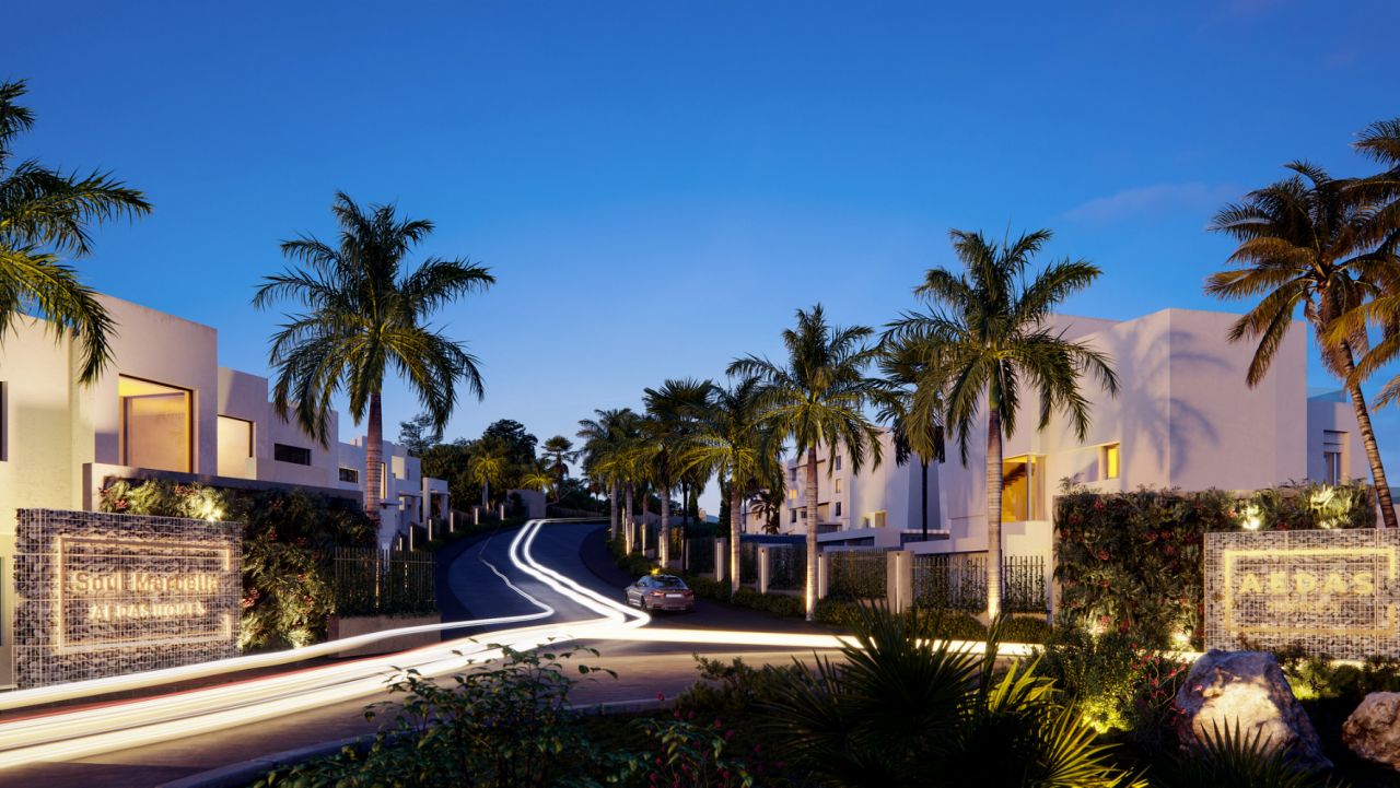 Luxury new construction project in a prime location in Marbella on the Santa Maria Golf golf course with 5 star facilities.