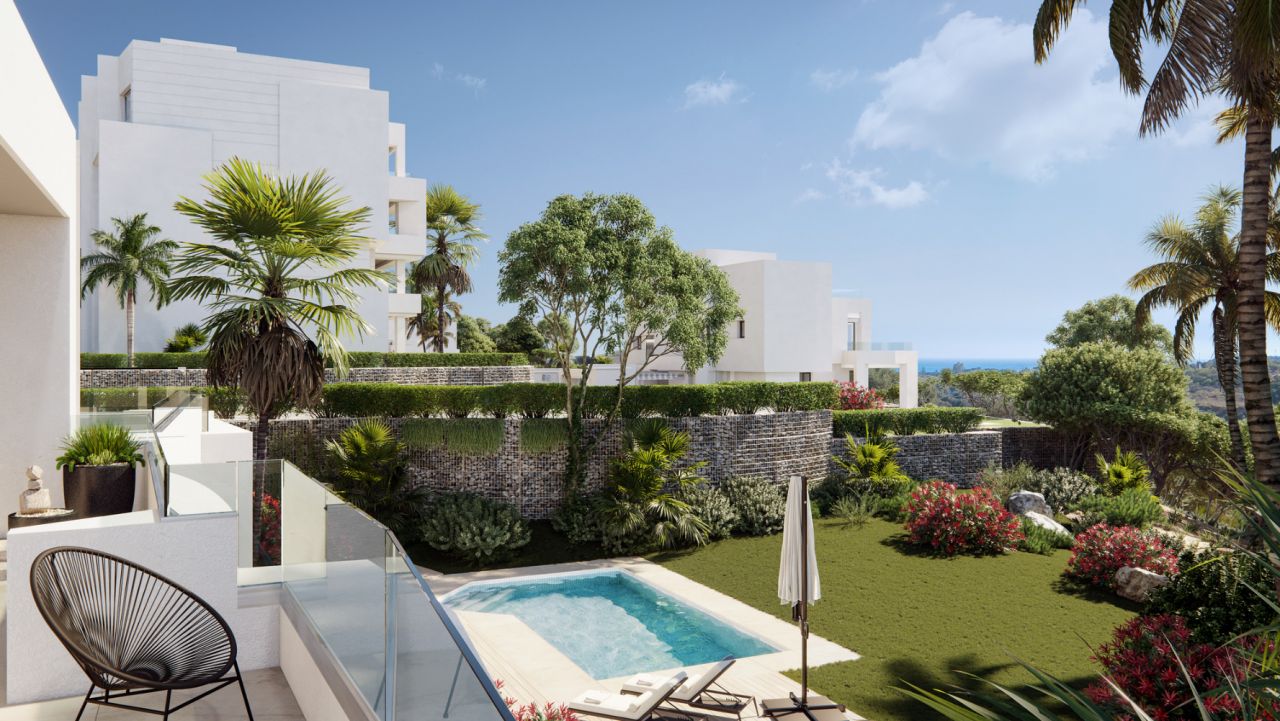 Luxury new construction project in a prime location in Marbella on the Santa Maria Golf golf course with 5 star facilities.