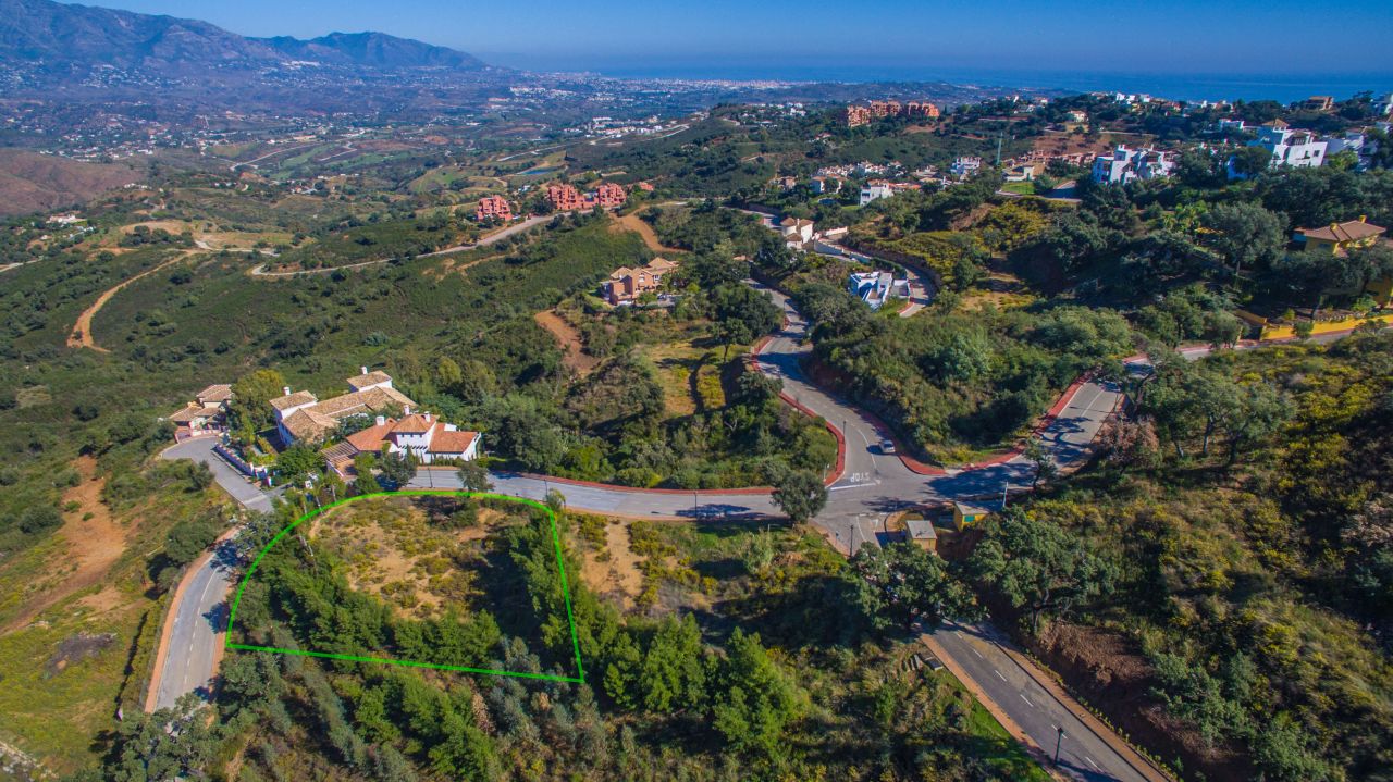 Contemporary villa project in Elviria, La Mairena, with breathtaking views.