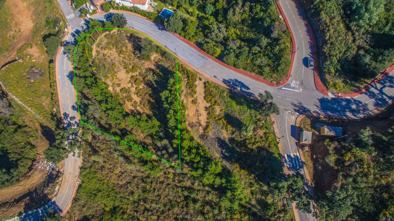 Contemporary villa project in Elviria, La Mairena, with breathtaking views.