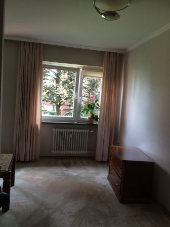 ETW in ruhiger Lage, gute Infrastruktur und TG-Stellplatz in Hamburg-Poppenbüttel