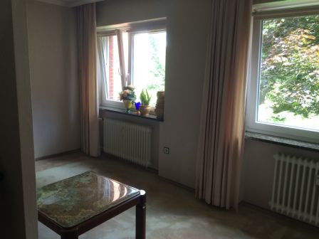 ETW in ruhiger Lage, gute Infrastruktur und TG-Stellplatz in Hamburg-Poppenbüttel