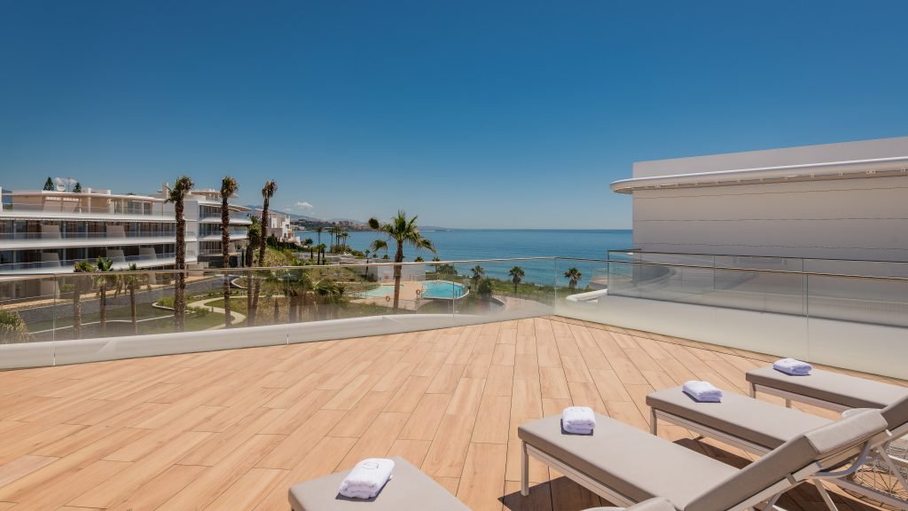 Directly on the sea, luxury new development in Estepona on the Costa del Sol