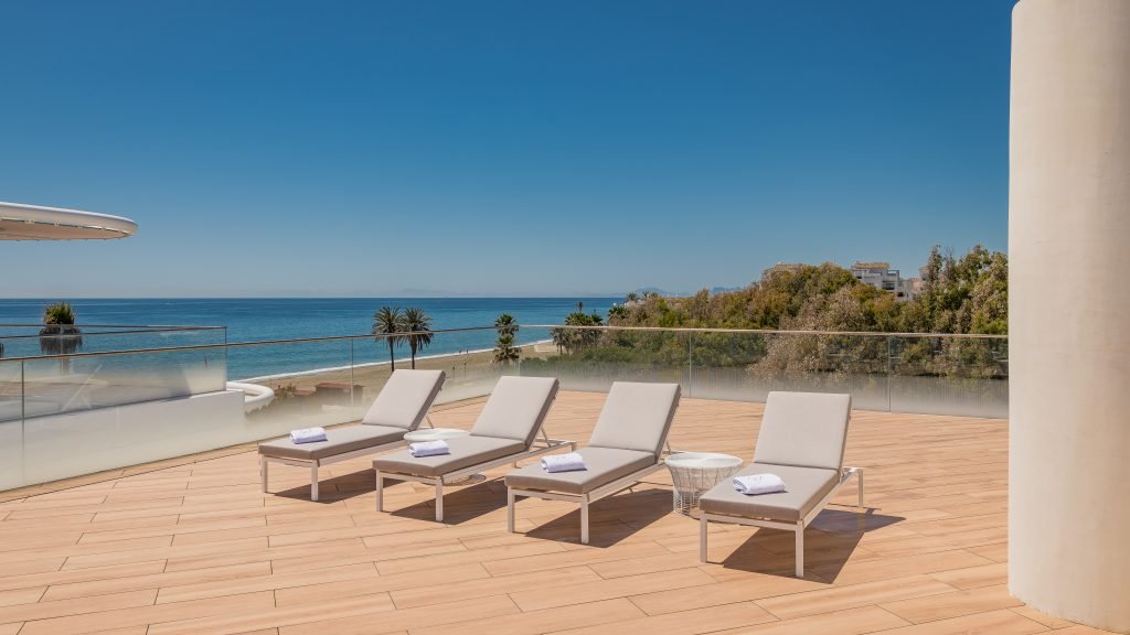Estepona: Directly on the sea, luxury new development in Estepona on the Costa del Sol 