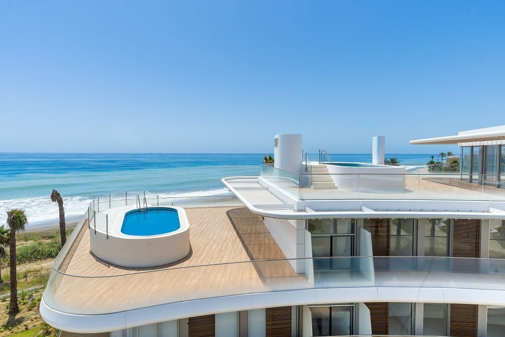 Directly on the sea, luxury new development in Estepona on the Costa del Sol