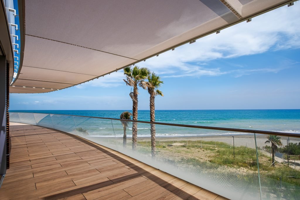 Directly on the sea, luxury new development in Estepona on the Costa del Sol