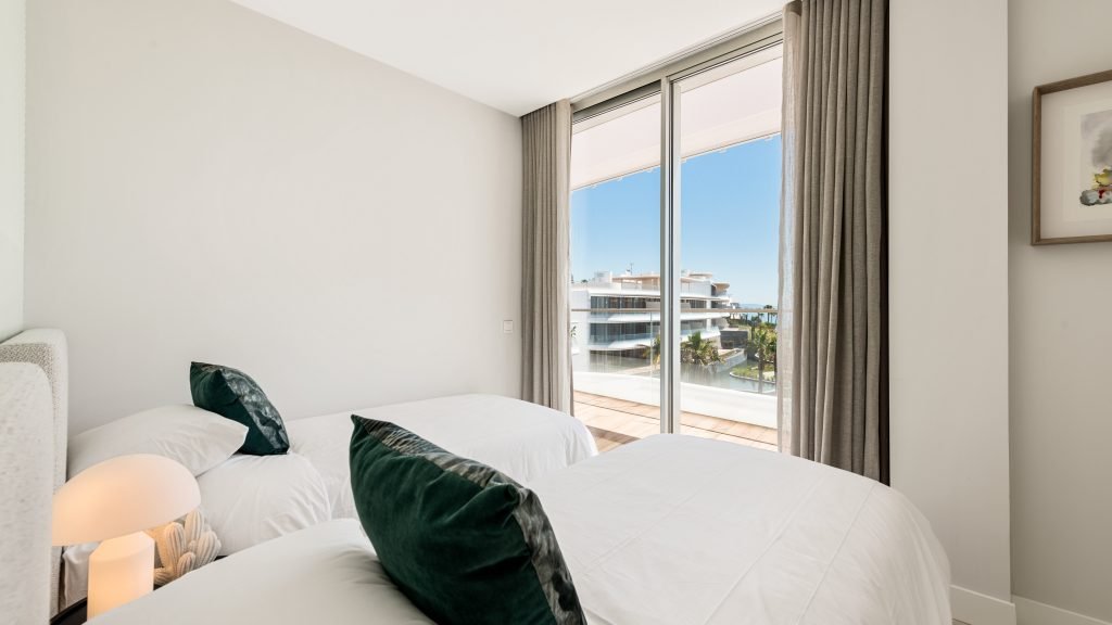 Directly on the sea, luxury new development in Estepona on the Costa del Sol