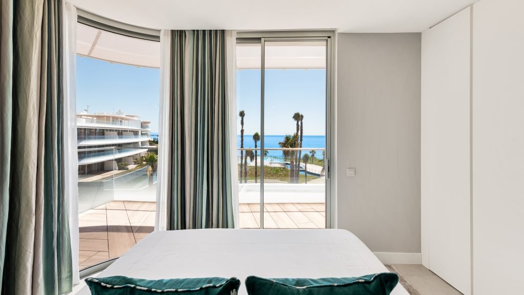 Directly on the sea, luxury new development in Estepona on the Costa del Sol