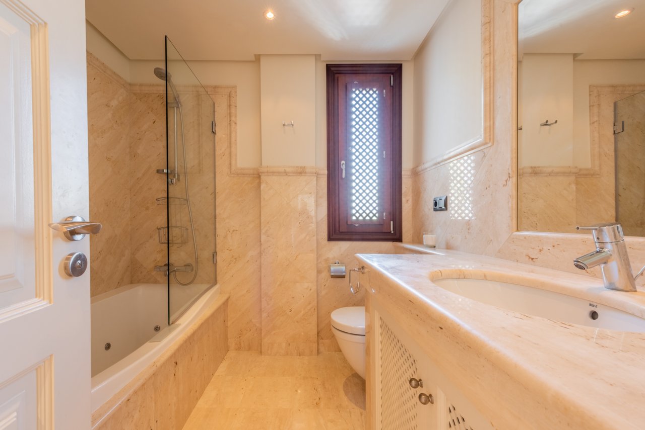 Fabulous penthouse with panoramic views in the most luxurious beachfront urbanisation in Estepona!