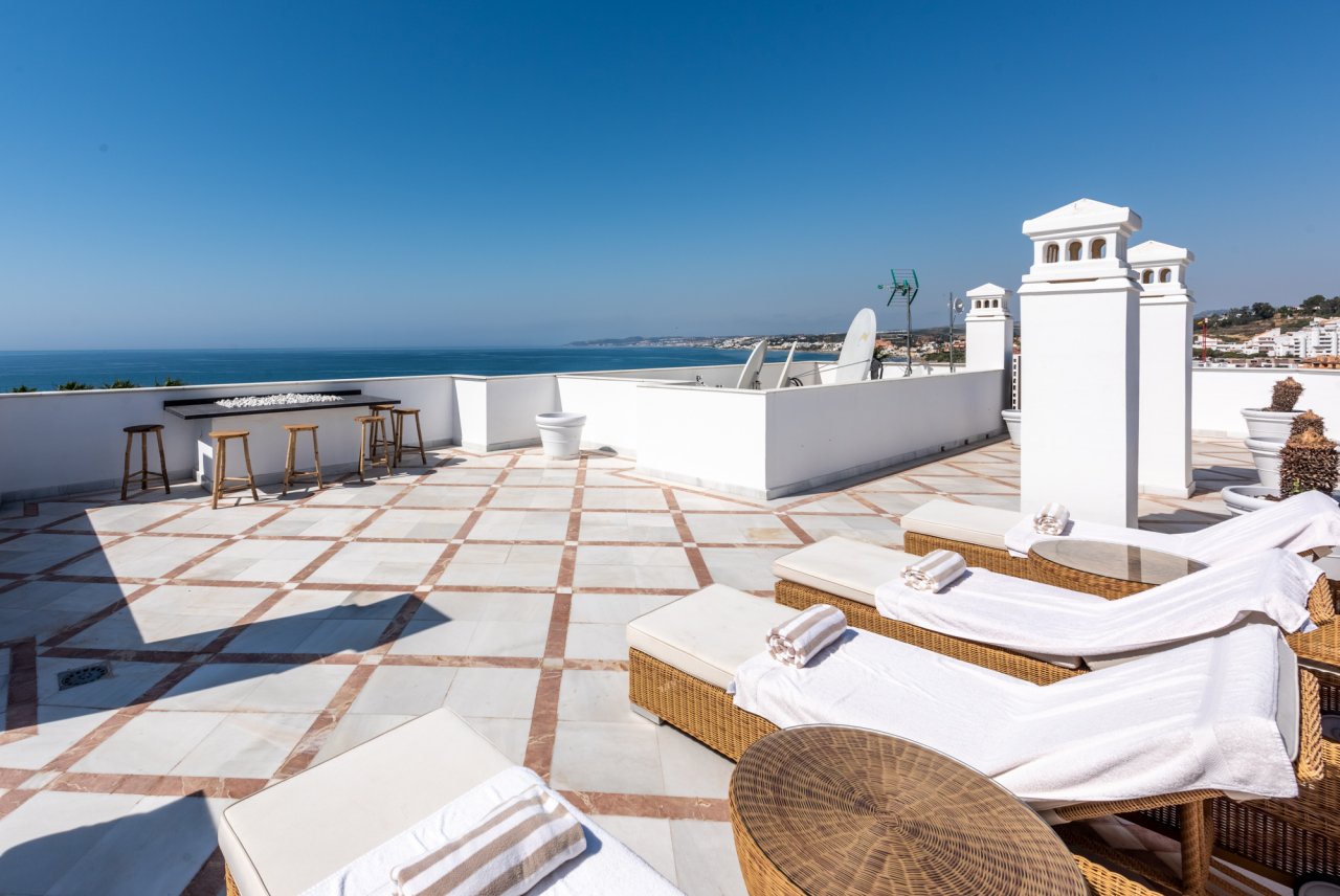 Fabulous penthouse with panoramic views in the most luxurious beachfront urbanisation in Estepona!