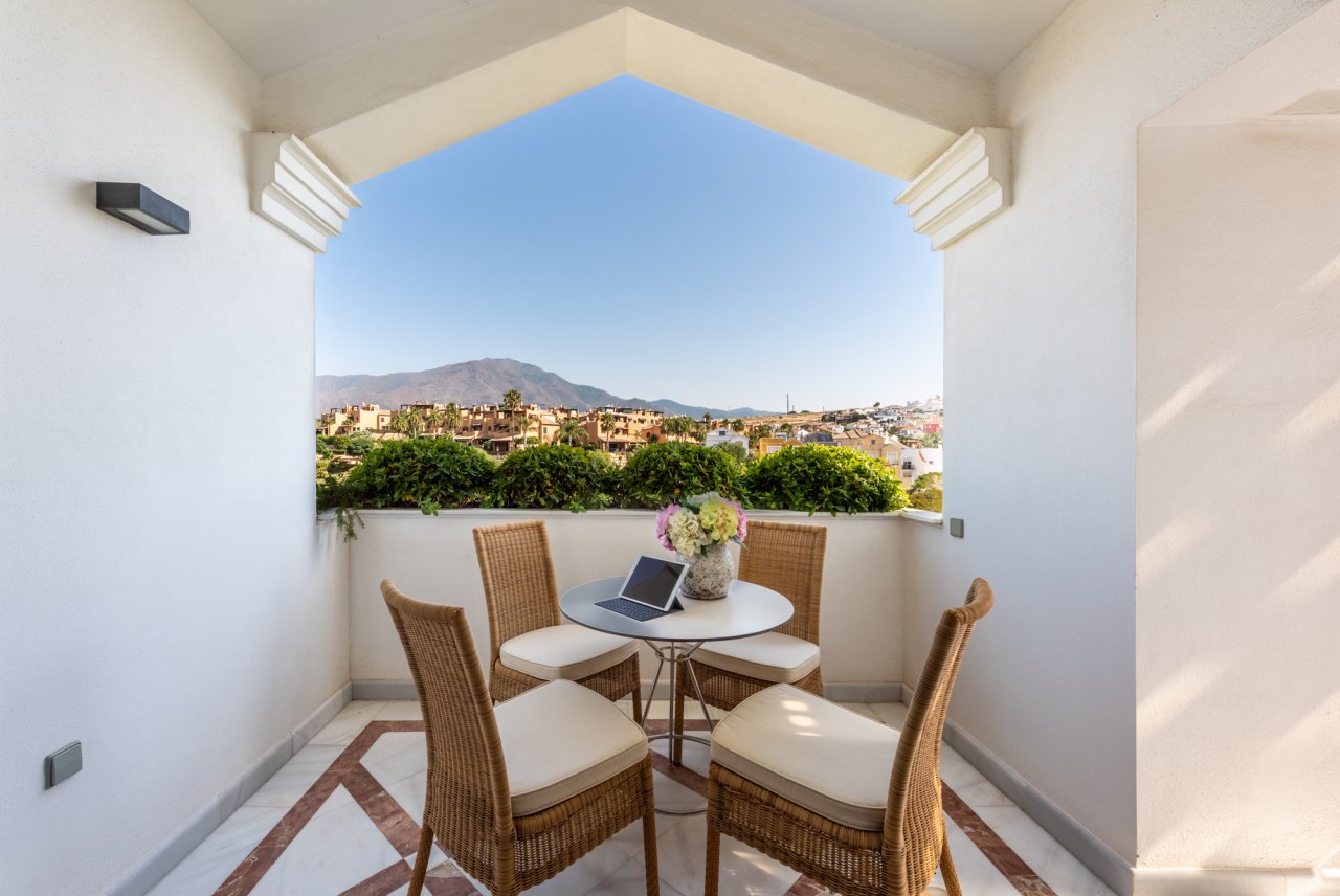 Fabulous penthouse with panoramic views in the most luxurious beachfront urbanisation in Estepona!