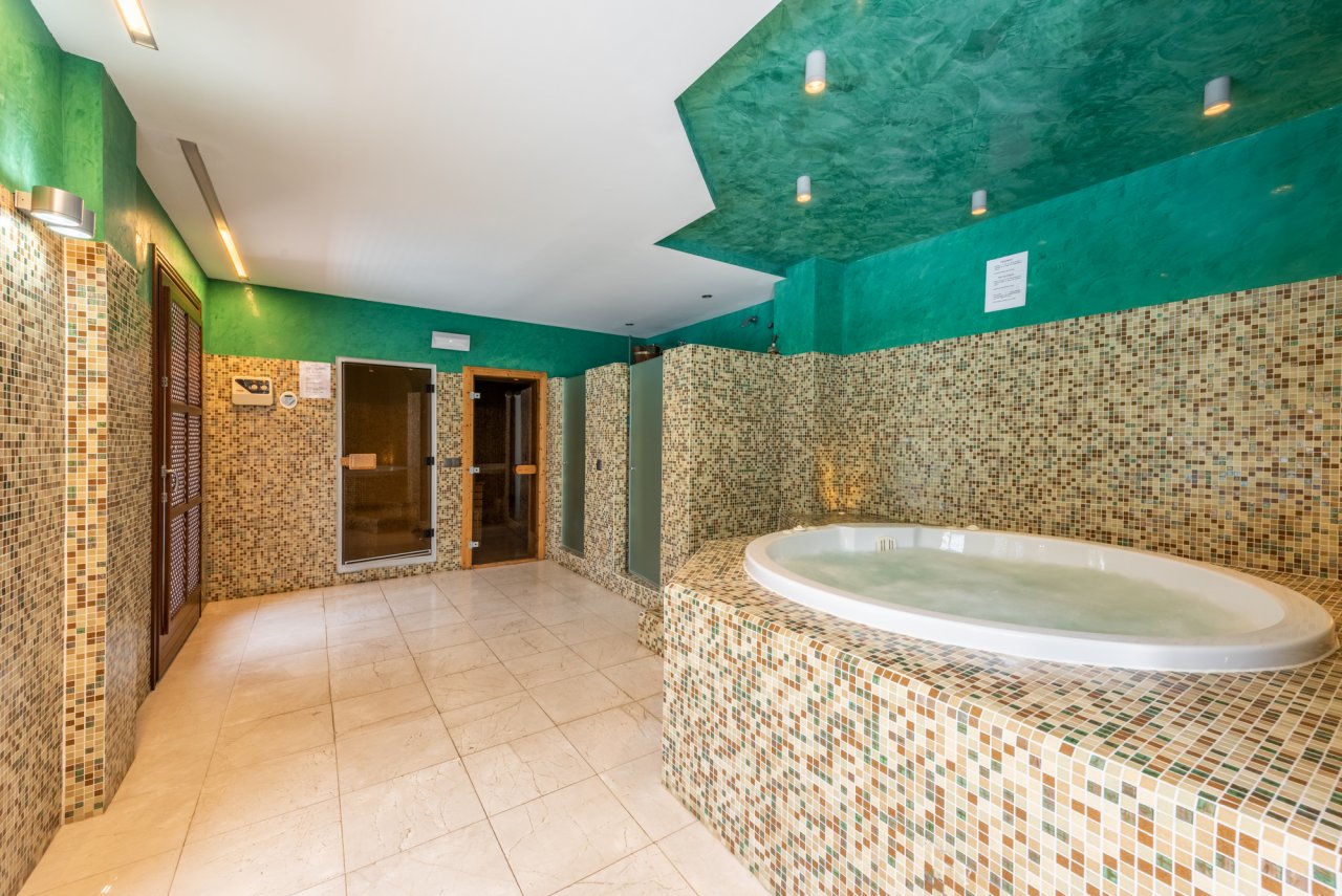 Fabulous penthouse with panoramic views in the most luxurious beachfront urbanisation in Estepona!