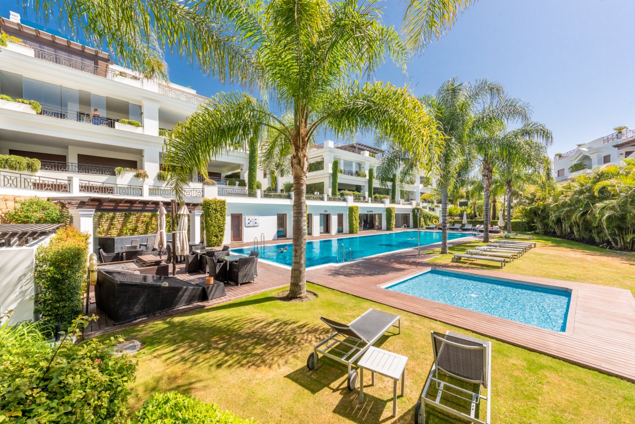 Fabulous penthouse with panoramic views in the most luxurious beachfront urbanisation in Estepona!