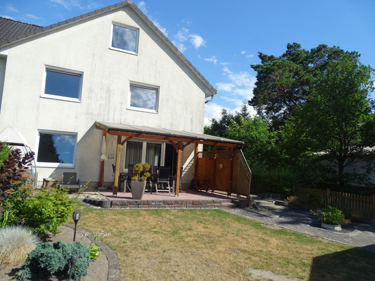 Familien aufgepasst ! Modernes Endreihenhaus mit viel Platz in bester Lage von Munster.