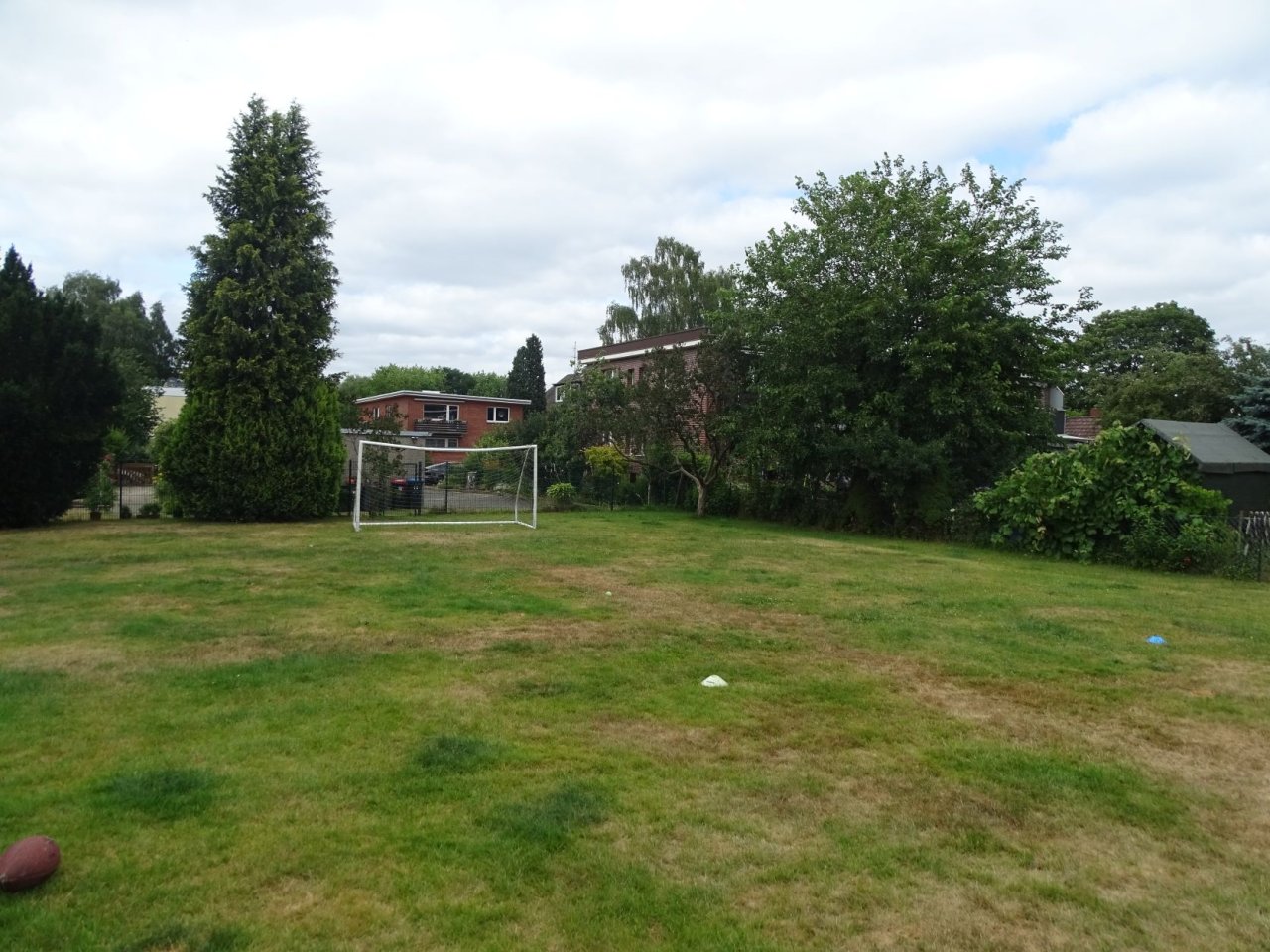 Ruhig gelegenes Grundstück in infrastrukturell hervorragender Lage in Hamburg Kirchsteinbek