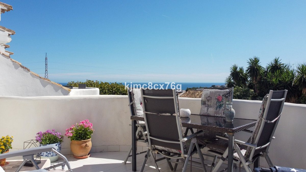 Fantastic two bedroom apartment in Calahonda, Mijas Costa