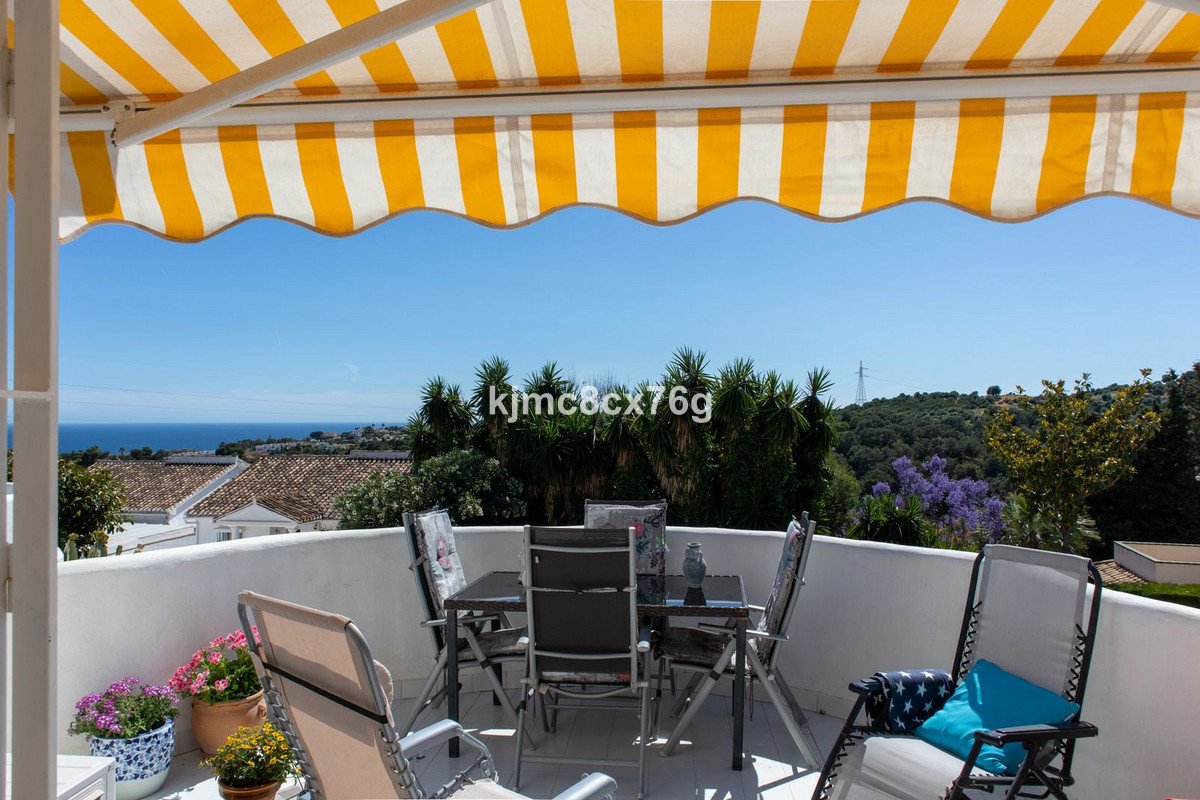 Fantastic two bedroom apartment in Calahonda, Mijas Costa