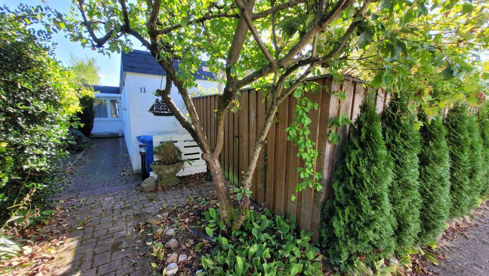 Charmanter Bungalow auf Eckgrundstück in Massivbauweise in hervorragender Lage von Seevetal-Hittfeld.