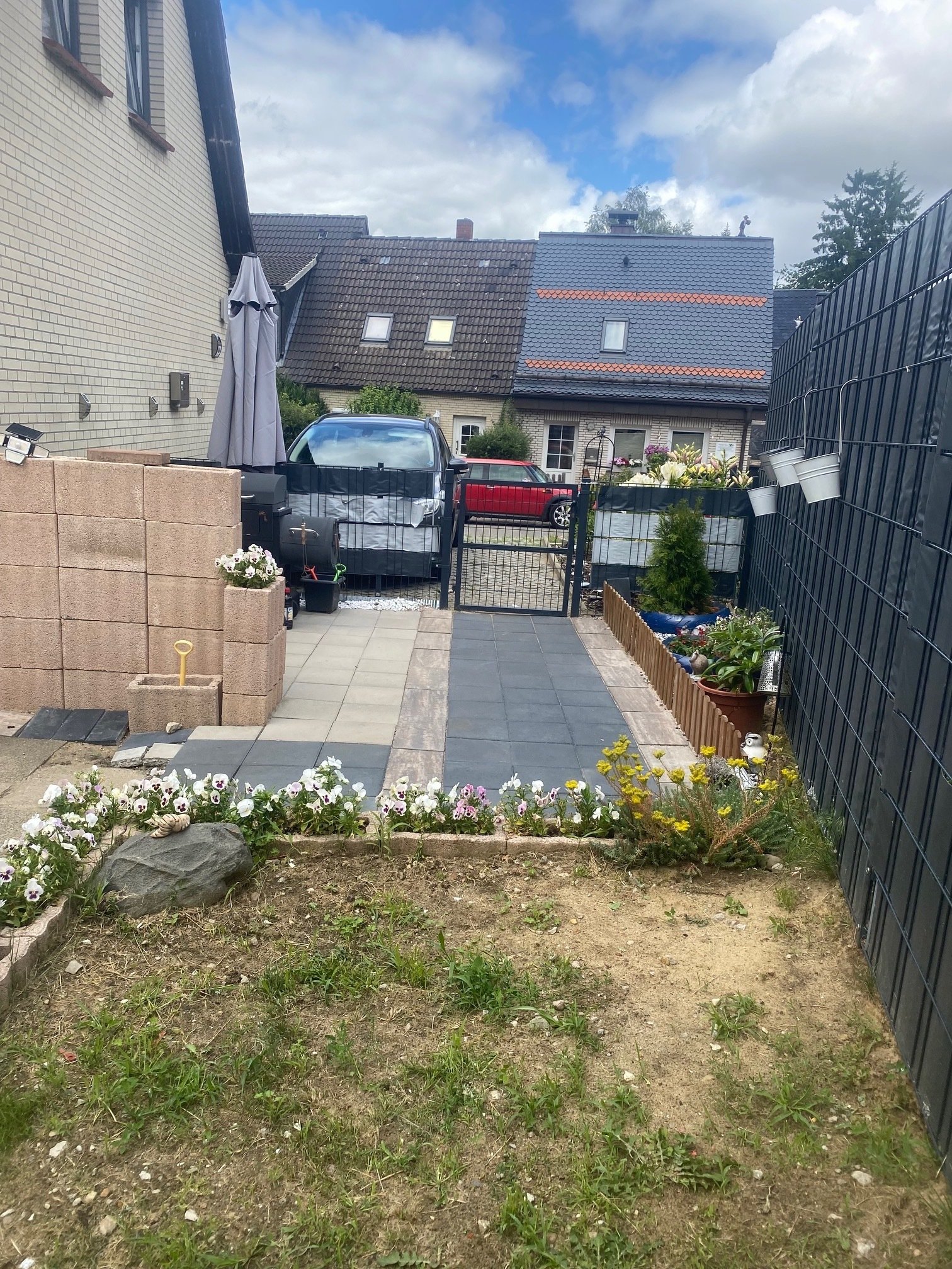 Blick zur Einfahrt Blick zur Einfahrt